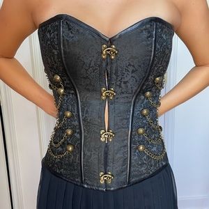 Black corset with gold details. Cosplay/Halloween/pirate/vampire/sexy/lingerie
